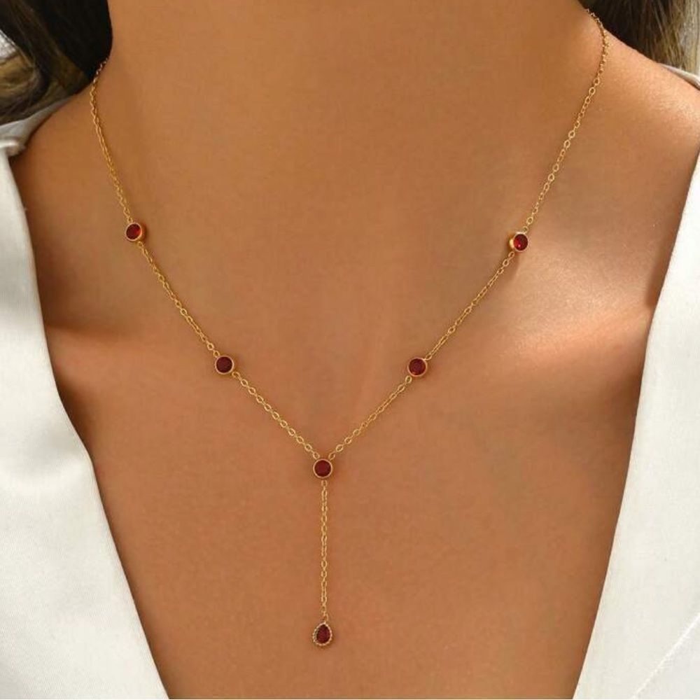 Elegant Gold and Red Necklace Q39